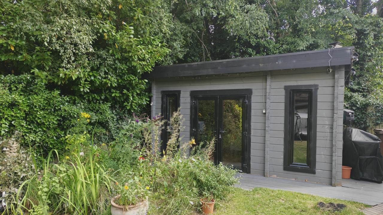 The garden cabin where sessions take place, seen from the garden